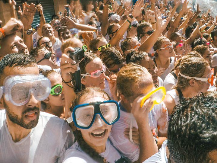 La Tomatina what noone tells you the truth busy crowd