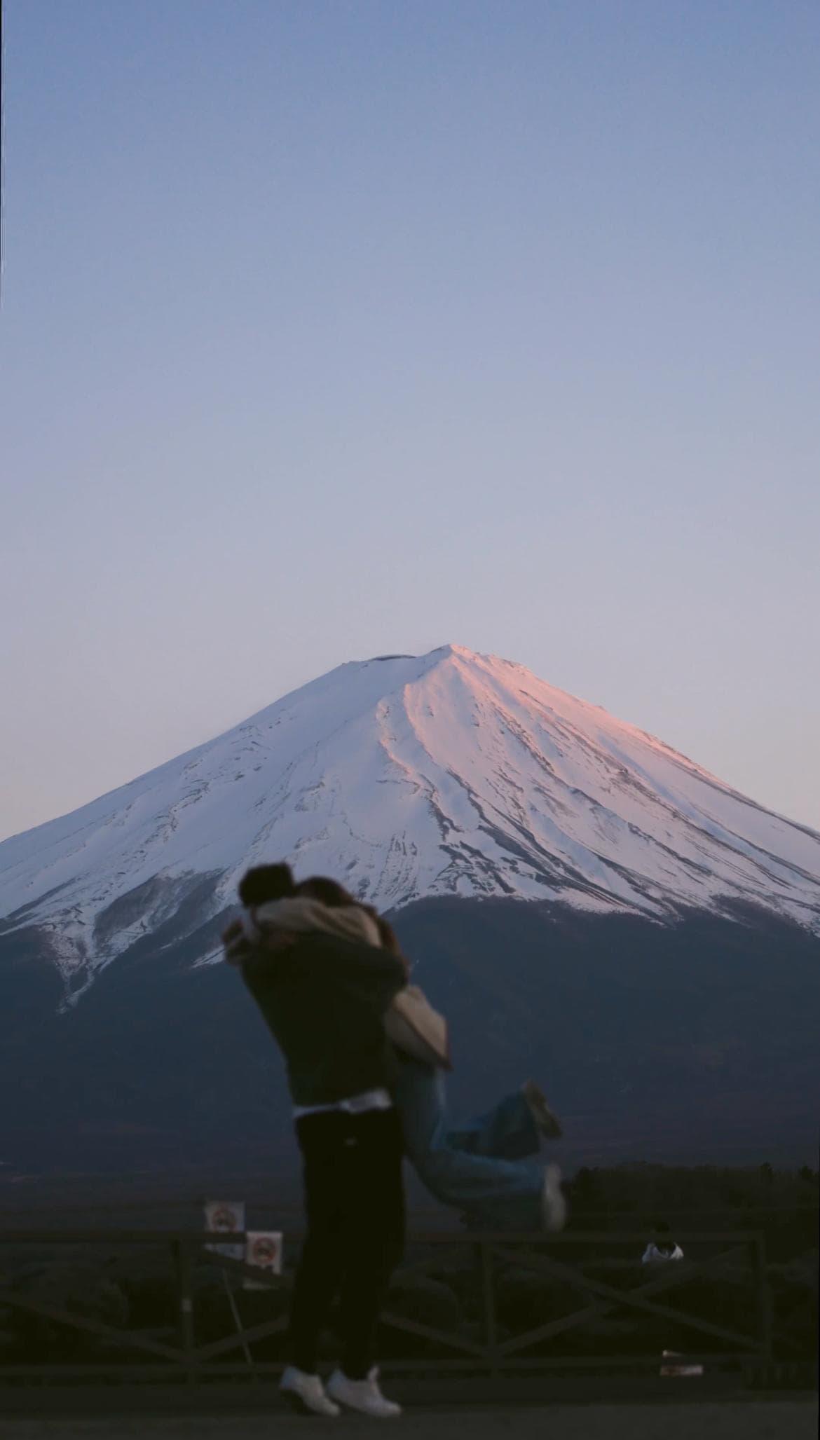 Couple dancing at sunset in Oishi Park with alpenglow on Mt Fuji